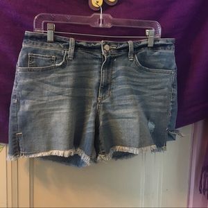 Light wash fray hem light distressed denim shorts